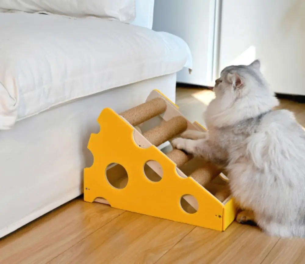 Cheese-Shaped Cat Litter Sifting Ramp product detail